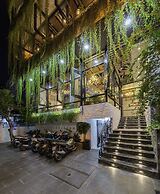 Aaron Boutique Hotel