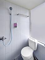 Super OYO 90565 Wesly House