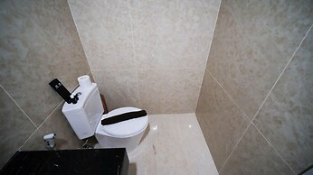 Nice 3Br Connected To Mall At Grand Sungkono Lagoon Apartment