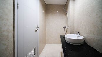 Nice 3Br Connected To Mall At Grand Sungkono Lagoon Apartment