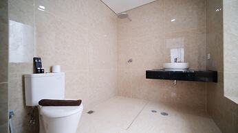 Nice 3Br Connected To Mall At Grand Sungkono Lagoon Apartment