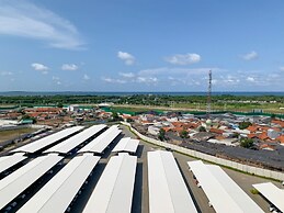 Comfort Strategic 2Br Apartment At Tokyo Riverside Pik 2