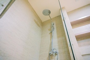 Comfort And Nice 2Br At Gold Coast Apartment