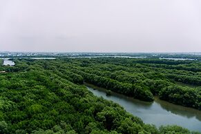 Comfort And Nice 2Br At Gold Coast Apartment