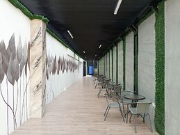 Homey Studio At De Prima Apartment