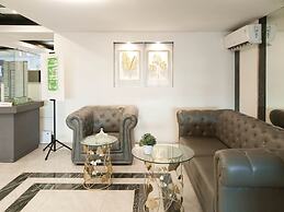 Homey Studio At De Prima Apartment