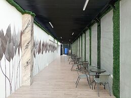 Comfy And Nice Studio At 27Th Floor De Prima Apartment