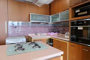 Spacious 3Br At Dago Butik Apartment