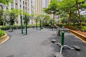 Homey And Comfort 2Br At Springlake Summarecon Bekasi Apartment