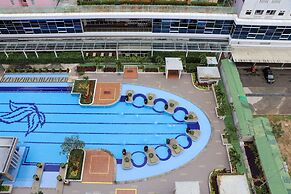 Modern 2Br Green Pramuka City Apartment Near Shopping Center