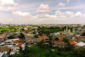 Homey And Cozy Living Studio Poris 88 Apartment