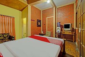 Super OYO 90031 Villa Papada