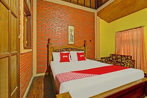 Super OYO 90031 Villa Papada