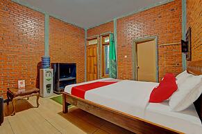 Super OYO 90031 Villa Papada