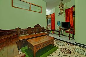 Super OYO 90031 Villa Papada