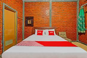 Super OYO 90031 Villa Papada