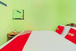 Super OYO 90031 Villa Papada