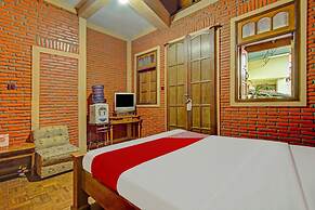 Super OYO 90031 Villa Papada