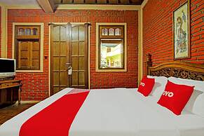 Super OYO 90031 Villa Papada