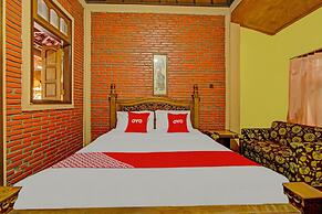 Super OYO 90031 Villa Papada