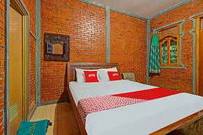 Super OYO 90031 Villa Papada