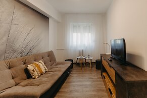 1BDR Central Apartment in Arad