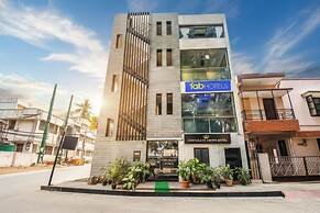 Fabhotel Corporate Crown