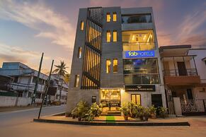 Fabhotel Corporate Crown