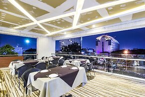 Fabhotel Prime Avenue