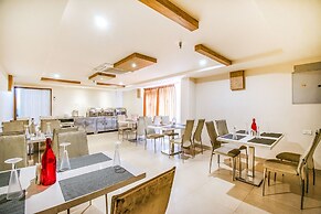 Fabhotel Prime Royal Castle