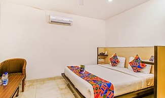 Fabhotel White Klove