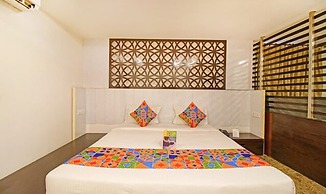 Fabhotel White Klove