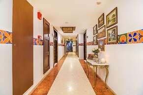 Fabhotel White Klove