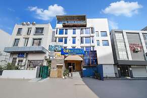 Fabhotel White Klove