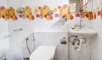 Fabhotel Crown Suites