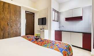 Fabhotel Crown Suites