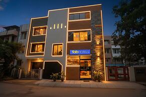 Fabhotel Crown Suites