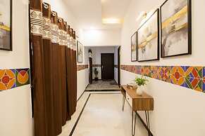 Fabhotel Crown Suites