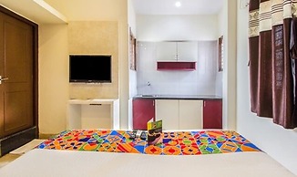 Fabhotel Crown Suites