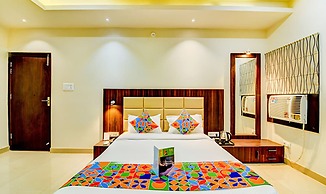 Fabhotel Solitaire Inn