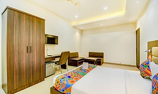 Fabhotel Solitaire Inn