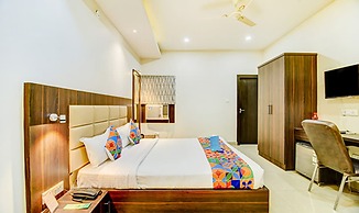 Fabhotel Solitaire Inn