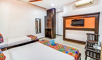 Fabhotel The Adore Palace