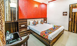 Fabhotel The Adore Palace