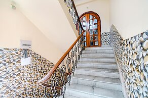 Fabexpress Heritage Inn