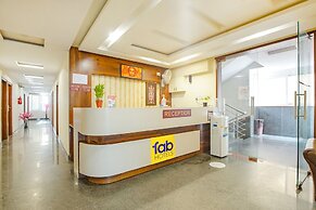 Fabhotel Royal Inn I
