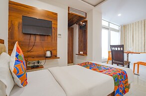 Fabhotel Royal Inn I