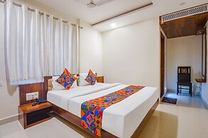 Fabhotel Royal Inn I