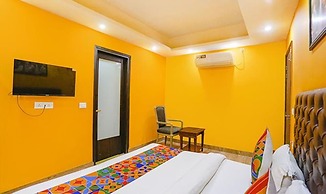 FabExpress Taj Home Stay
