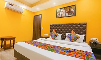 FabExpress Taj Home Stay